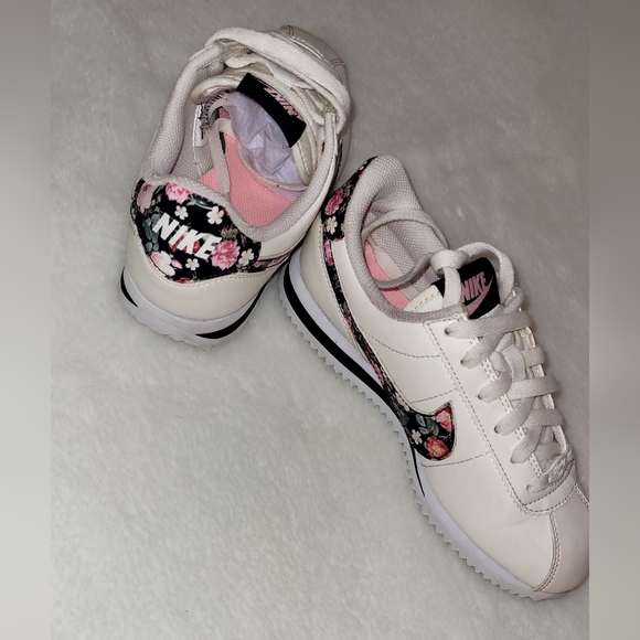 Nike cortez floral size 3.5 - Picture 3 of 4